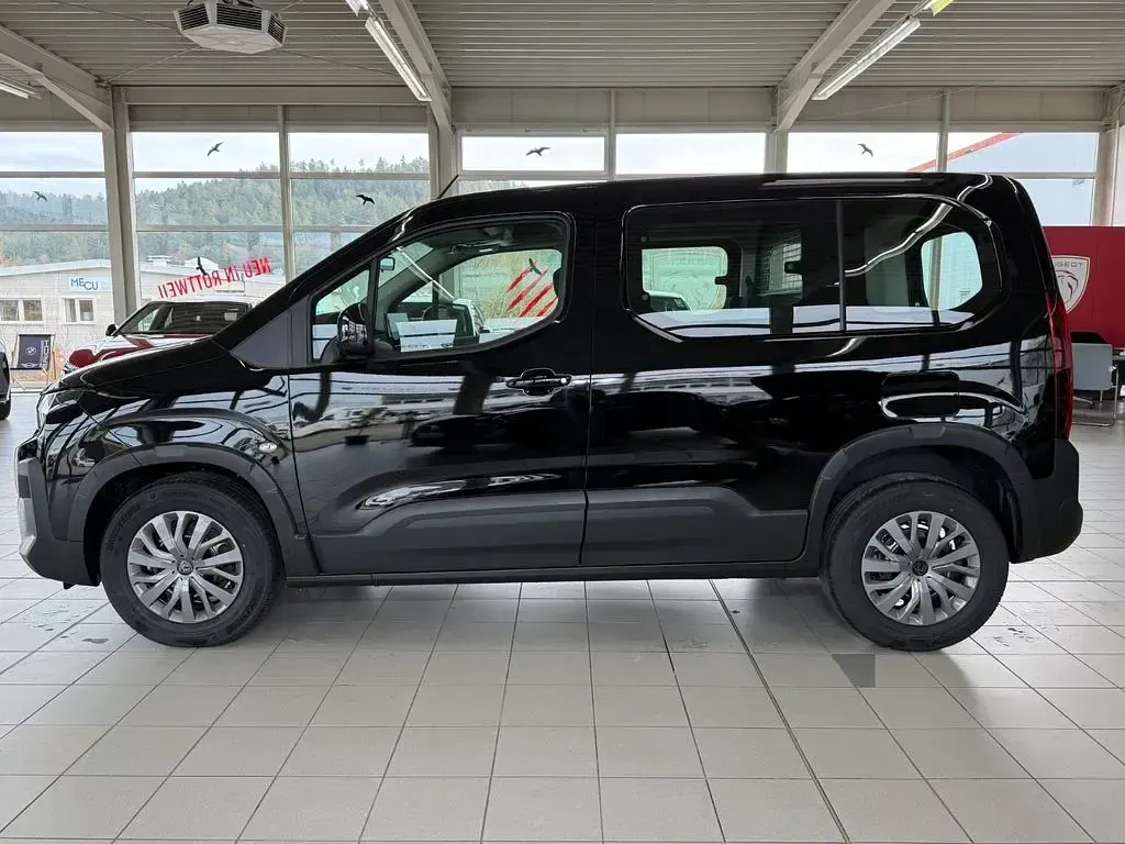 Neu Peugeot Rifter Allure 102 PS (75 kW) 2026 Schwarz Van / Kleinbus