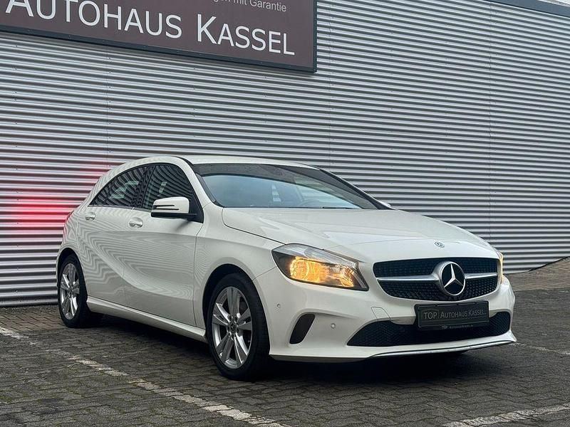 Weiß Gebraucht 2017 Mercedes A200 Limousine | 14.990 € (Fairer Preis) - Bild 1/4