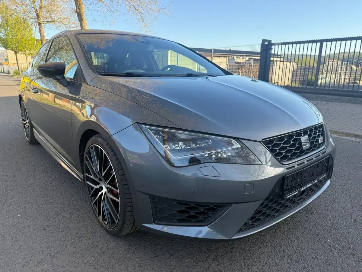 Usado Seat Leon CUPRA 280 HP (205 kW) 2015 Cinzento Coupé
