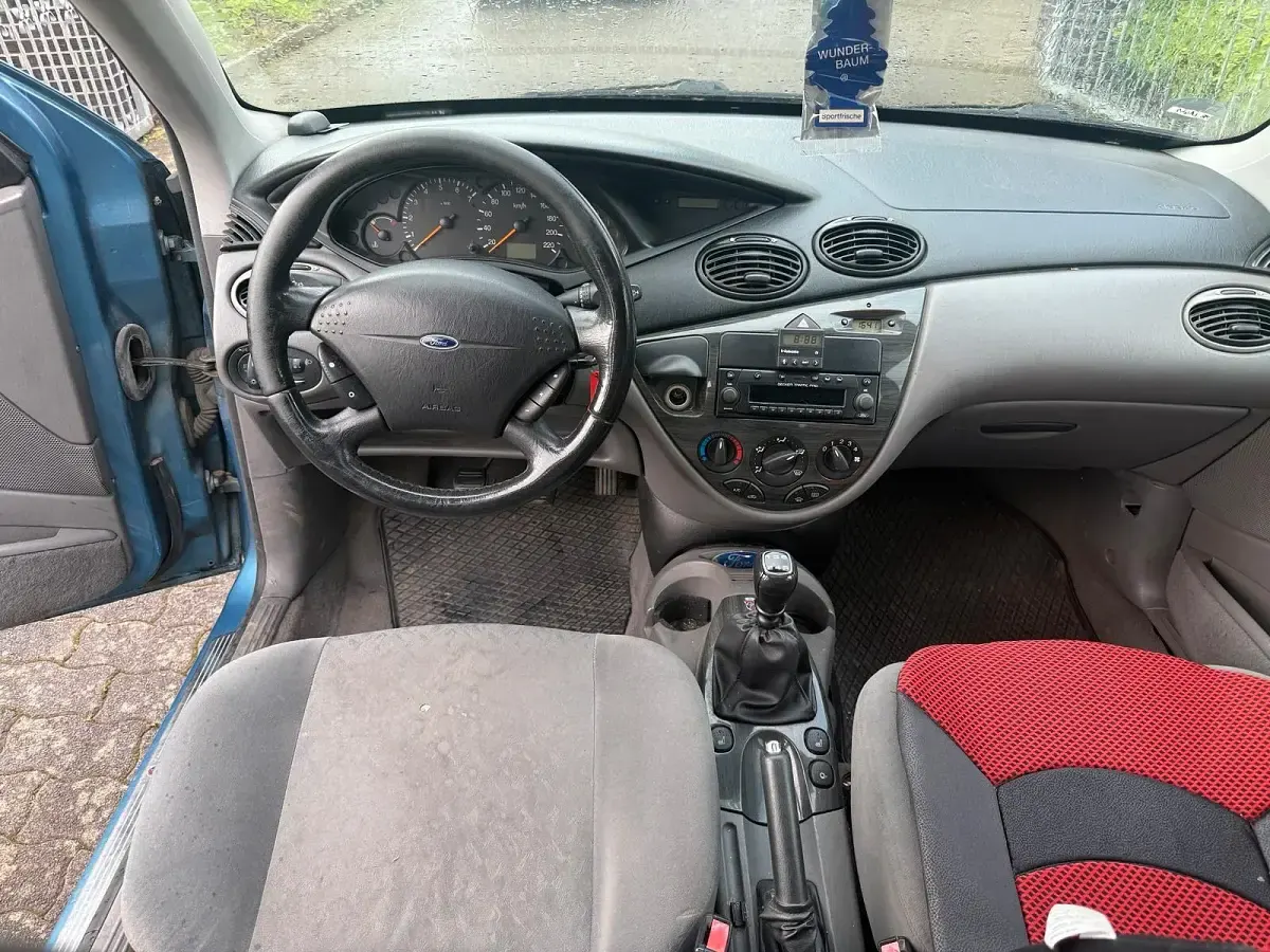 Gebraucht Ford Focus 131 PS (96 kW) 2000 Blau Kombi