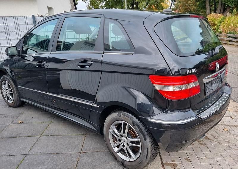 Schwarz Gebraucht 2010 Mercedes B180 Van / Kleinbus | 4.000 € (Guter Preis) - Bild 1/4