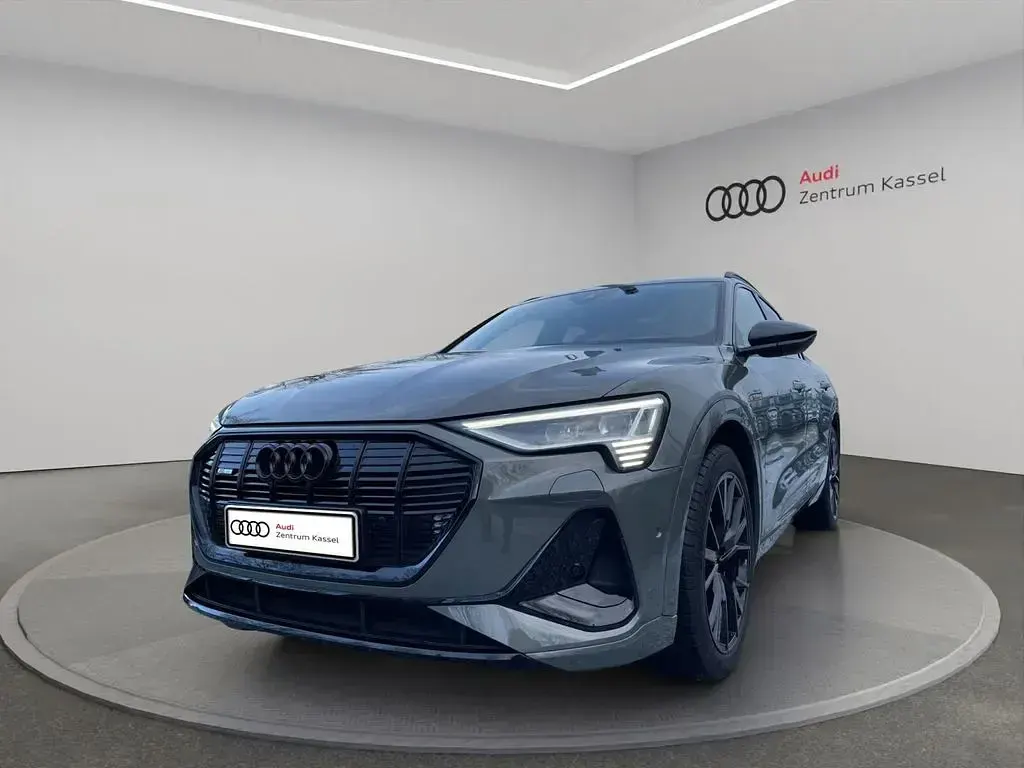 Używany Audi e-tron S-Line 300 kW (408 KM) 2023 Szary SUV