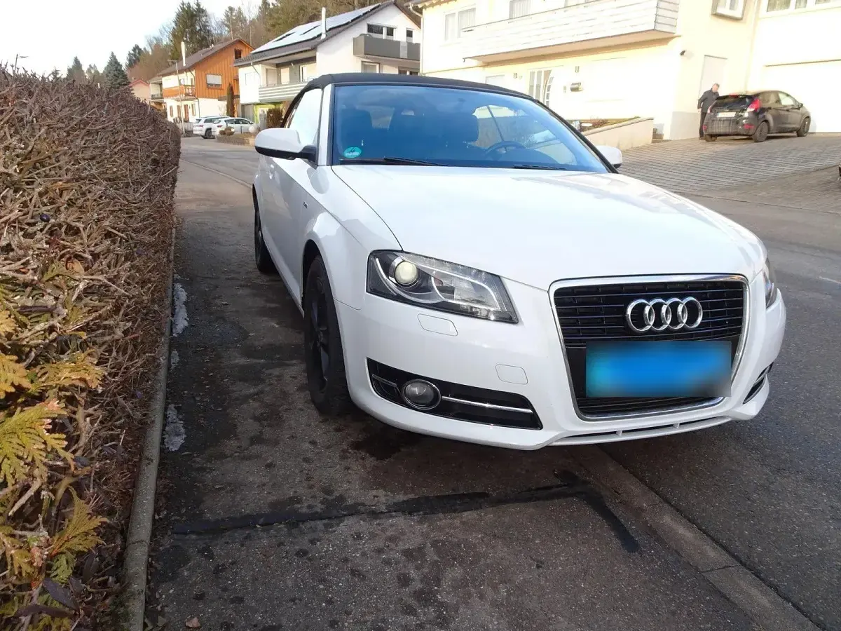 Gebraucht Audi A3 Cabriolet Attraction 105 PS (77 kW) 2012 Weiß Cabrio