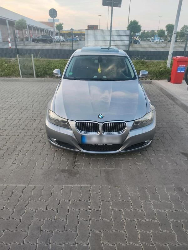 Grau Gebraucht 2009 BMW 335 Limousine | 12.490 € (Guter Preis) - Bild 1/4