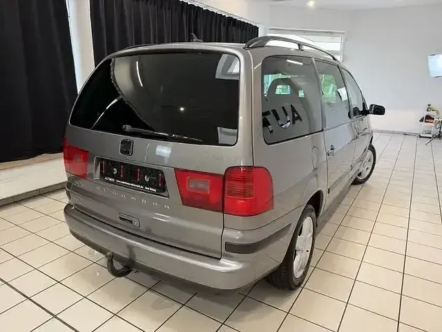 Używany Seat Alhambra 116 KM (85 kW) 2007 Szary Minivan