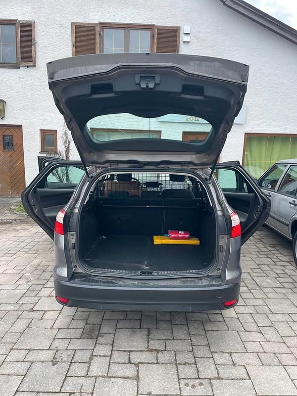 Gebraucht Ford Focus Ambiente 101 PS (74 kW) 2014 Silber Kombi