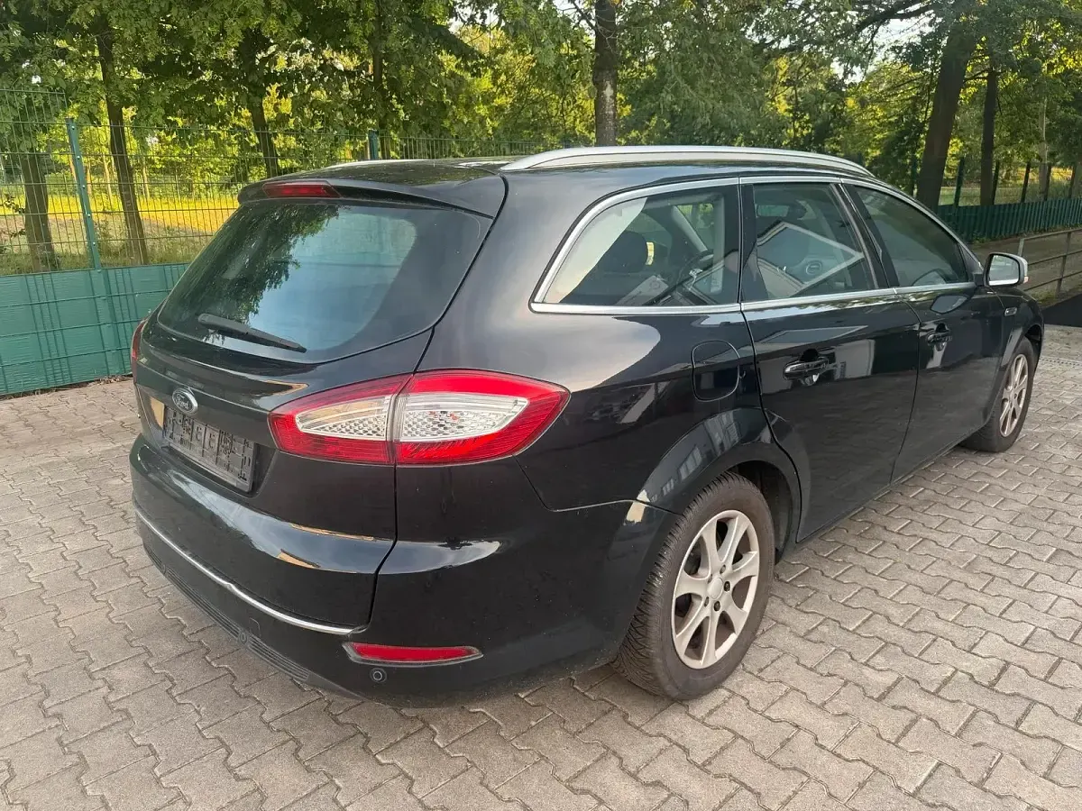 Gebraucht Ford Mondeo 140 PS (102 kW) 2013 Schwarz Kombi