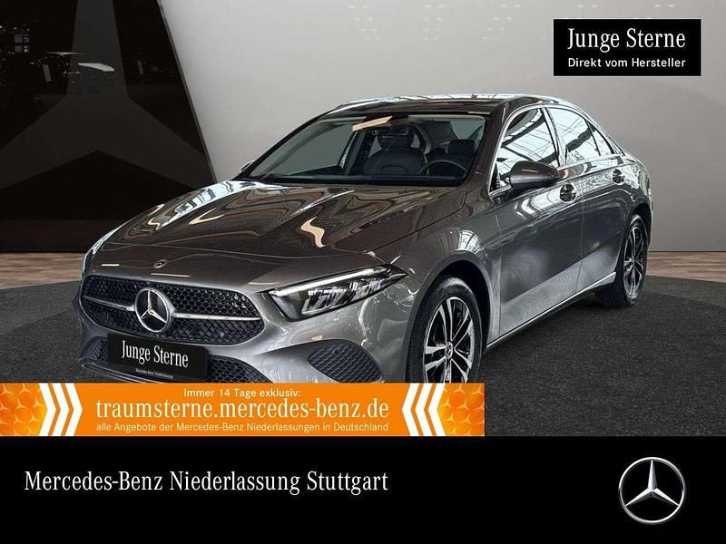 Grau Gebraucht 2024 Mercedes A250 Advanced Limousine | 30.490 € (Fairer Preis) - Bild 1/3