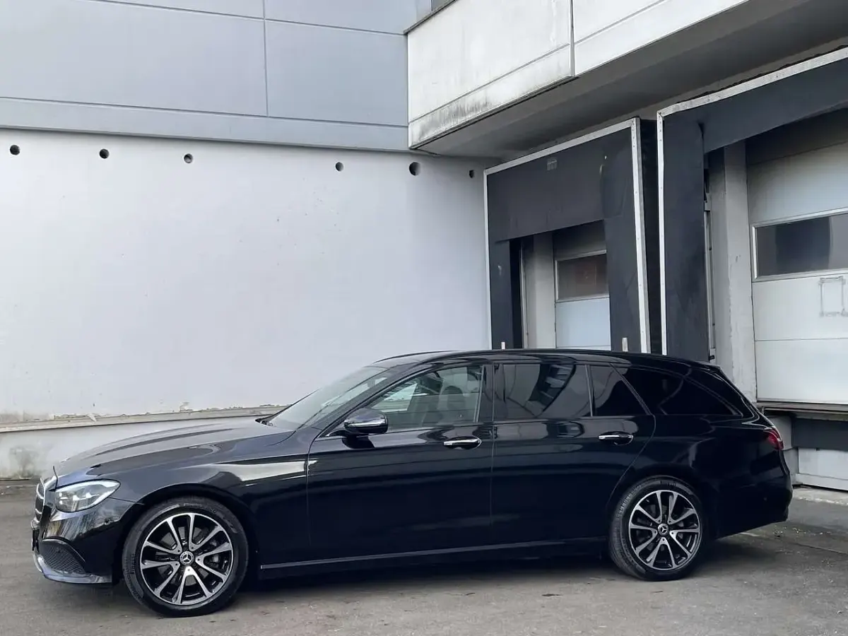 Gebraucht Mercedes E220 Avantgarde 200 PS (147 kW) 2022 Obsidianschwarz Kombi