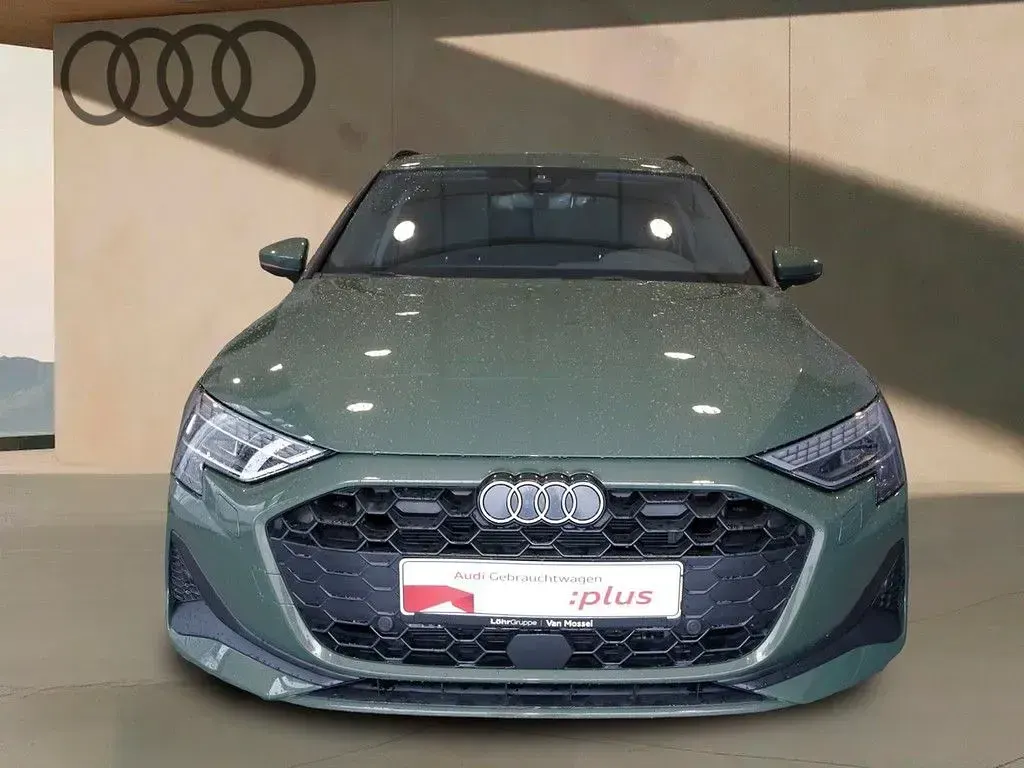 Gebraucht Audi A3 Performance 204 PS (150 kW) 2025 Distriktgrün metallic Limousine
