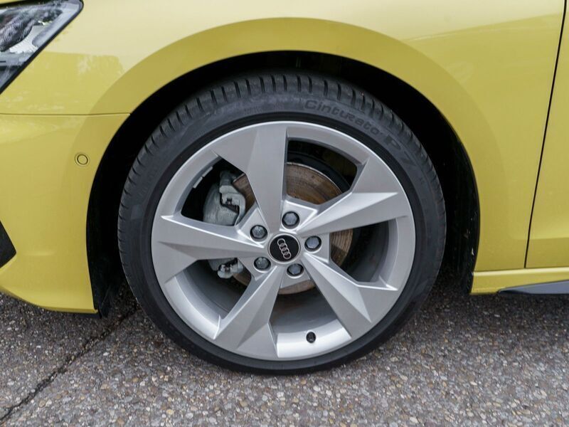 Gebraucht Audi A3 S-Line 116 PS (85 kW) 2024 Pythongelb metallic Limousine