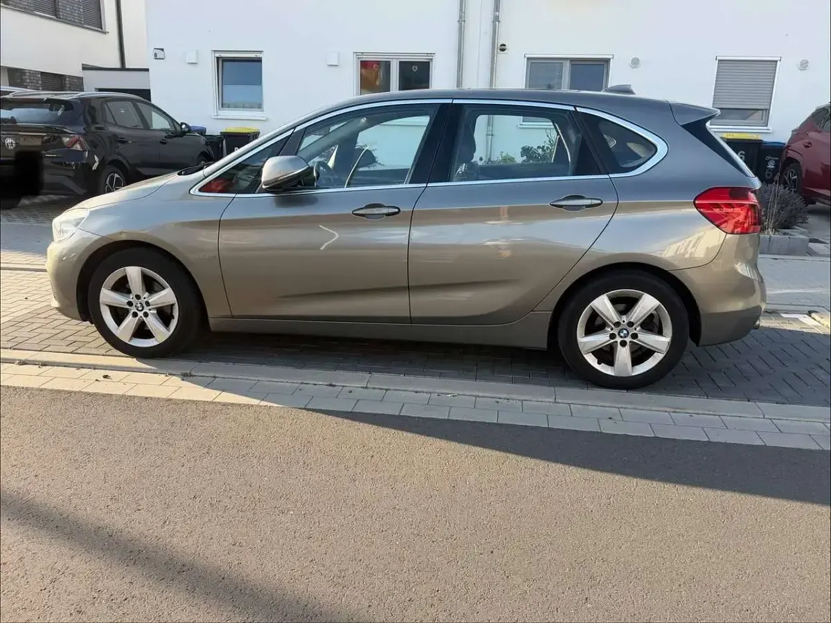 Gebraucht BMW 220 Gran Tourer Luxury Line 190 PS (139 kW) 2015 Grau Van / Kleinbus