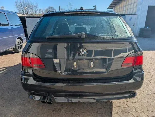 Gebraucht BMW 525 192 PS (141 kW) 2004 Schwarz Kombi