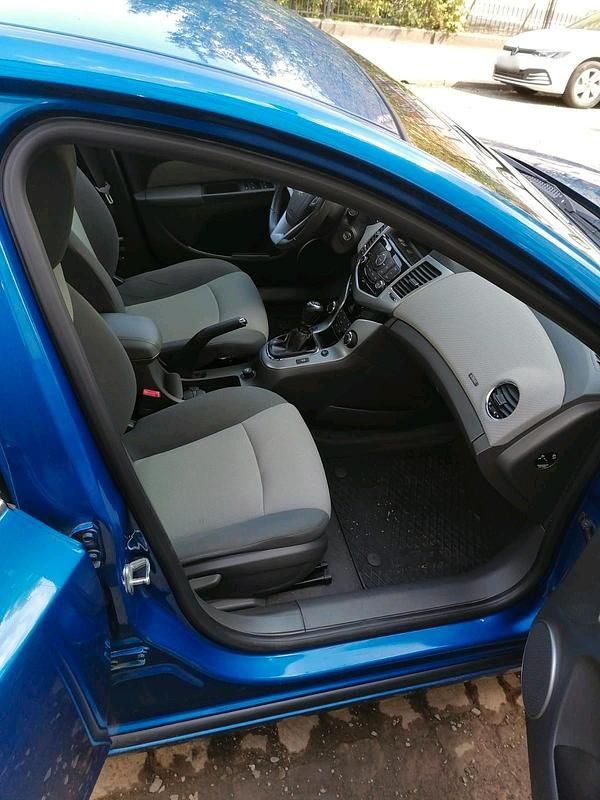 Gebraucht Chevrolet Cruze 141 PS (103 kW) 2010 Blau Limousine