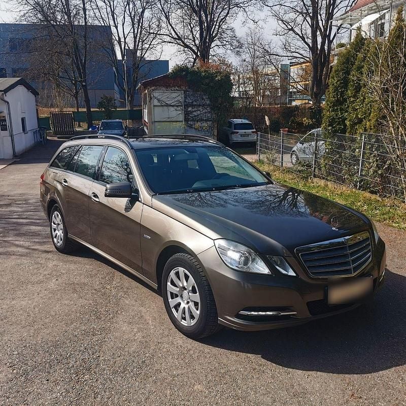 Gebraucht Mercedes E220 Avantgarde 170 PS (125 kW) 2012 Grau Kombi
