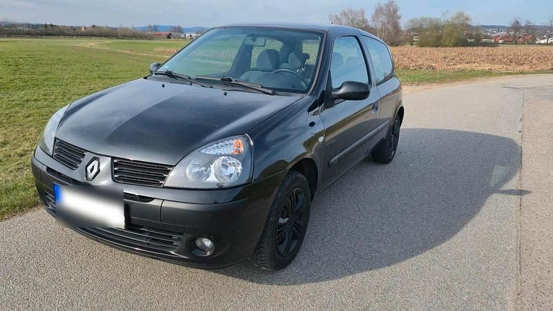 Gebraucht Renault Clio II 58 PS (42 kW) 2005 Schwarz Kleinwagen