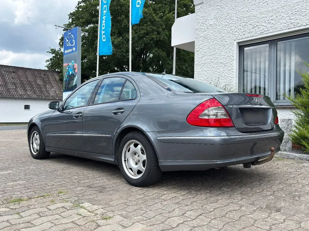 Gebraucht Mercedes E200 Avantgarde 136 PS (100 kW) 2008 Grau Limousine