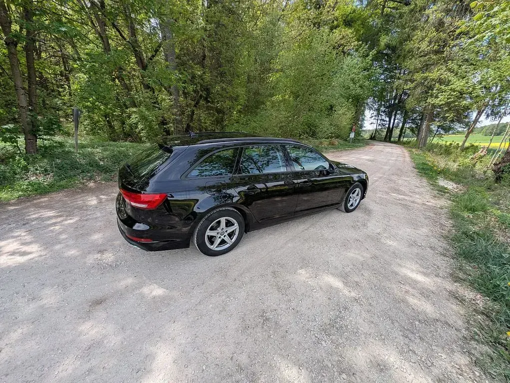 Używany Audi A4 150 KM (110 kW) 2019 Czarny Kombi