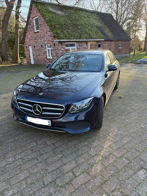 Blau Gebraucht 2019 Mercedes E300 Limousine | 21.500 € (Superpreis) - Bild 1/4