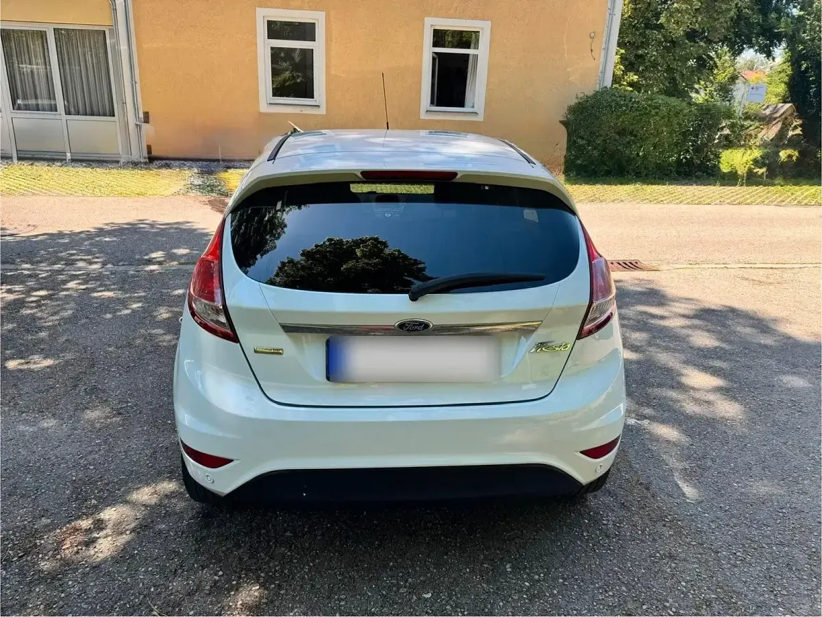 Gebraucht Ford Fiesta Titanium 95 PS (69 kW) 2013 Weiß Kleinwagen
