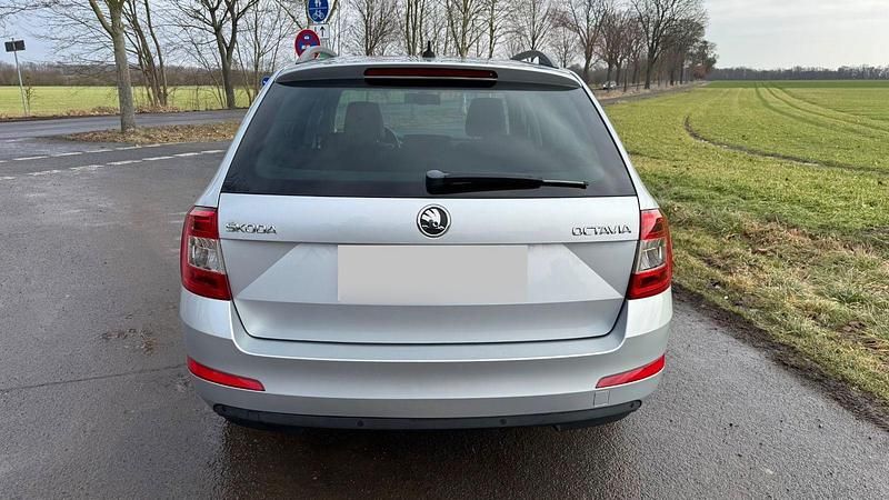 Gebraucht Skoda Octavia 105 PS (77 kW) 2014 Silber Kleinwagen