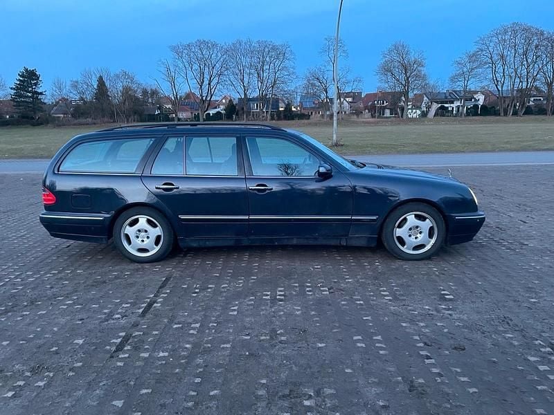 Gebraucht Mercedes E280 200 PS (147 kW) 2000 Blau Kombi