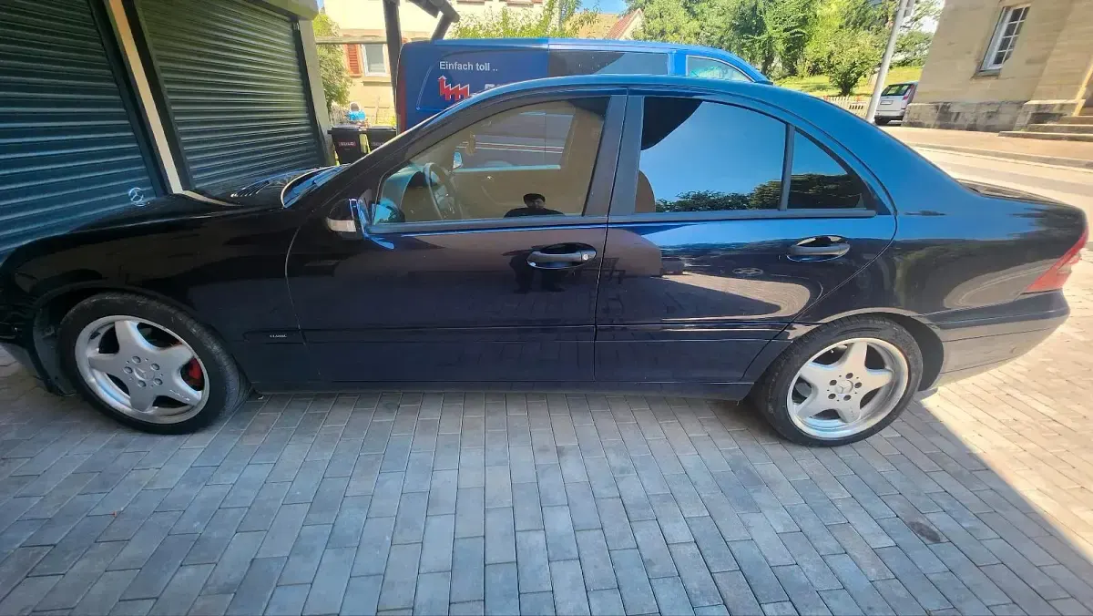 Gebraucht Mercedes C220 143 PS (105 kW) 2003 Blau Limousine
