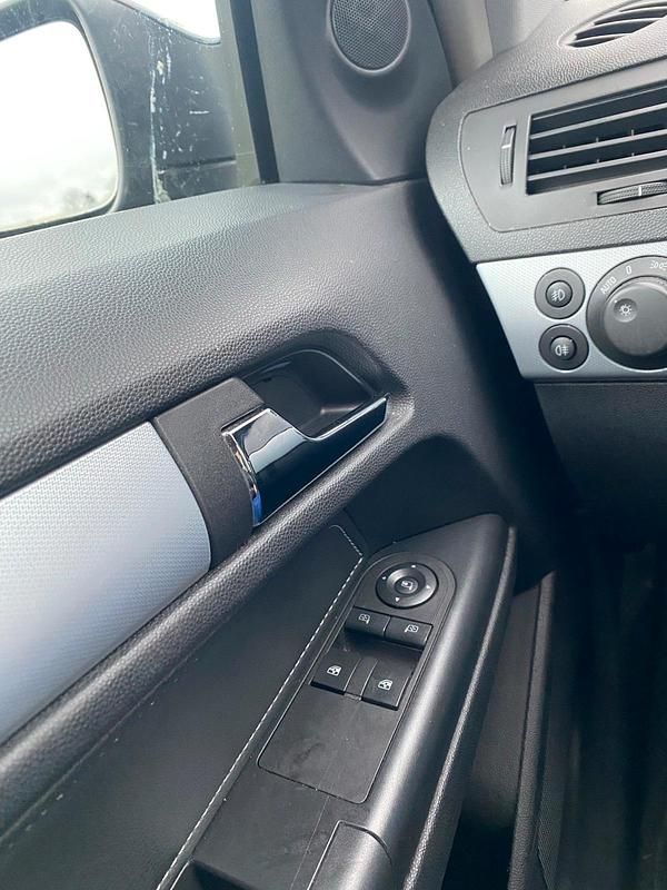 Gebraucht Opel Astra 116 PS (85 kW) 2005 Schwarz Limousine