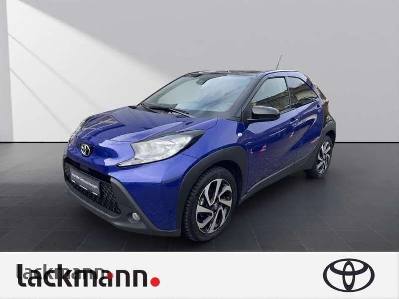 8y8)/ black mica (209) (blau Gebraucht 2022 Toyota Aygo Pulse Kleinwagen | 14.990 € (Fairer Preis) - Bild 1/4