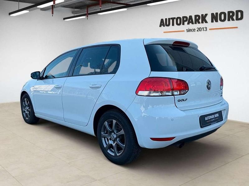 Gebraucht VW Golf VII Match 105 PS (77 kW) 2013 Weiß Limousine
