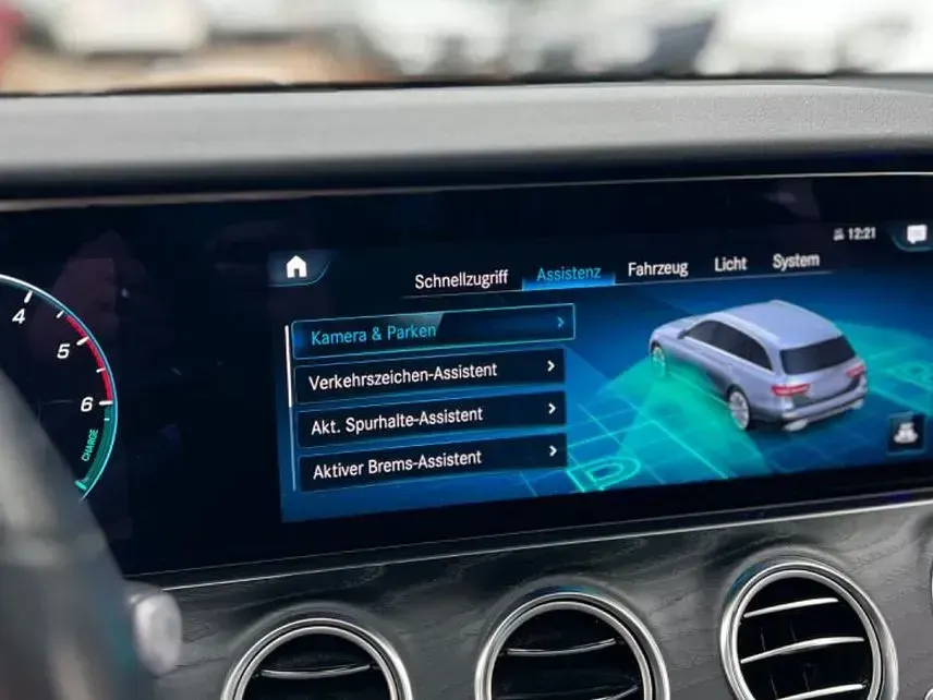 Gebraucht Mercedes 300 AMG 194 PS (142 kW) 2020 Silber Limousine