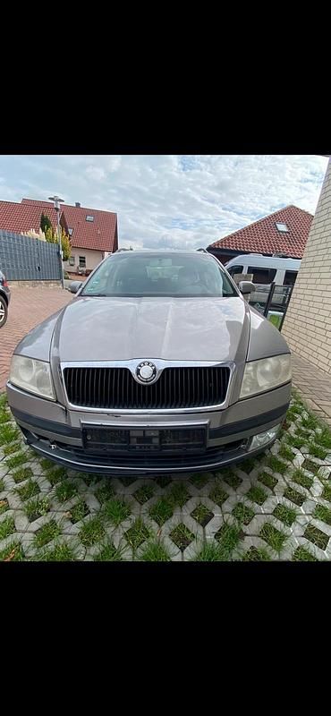 Gold Gebraucht 2007 Skoda Octavia Kombi | 1.200 € (Superpreis) - Bild 1/4