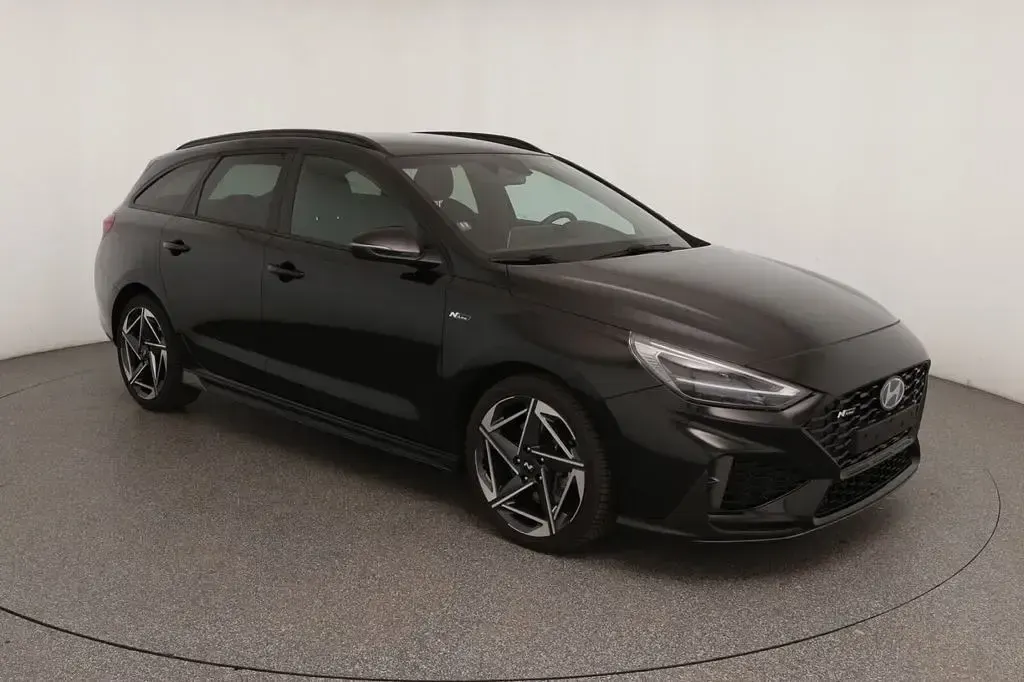Gebraucht Hyundai i30 N Line 140 PS (102 kW) 2024 Abyss black Kombi