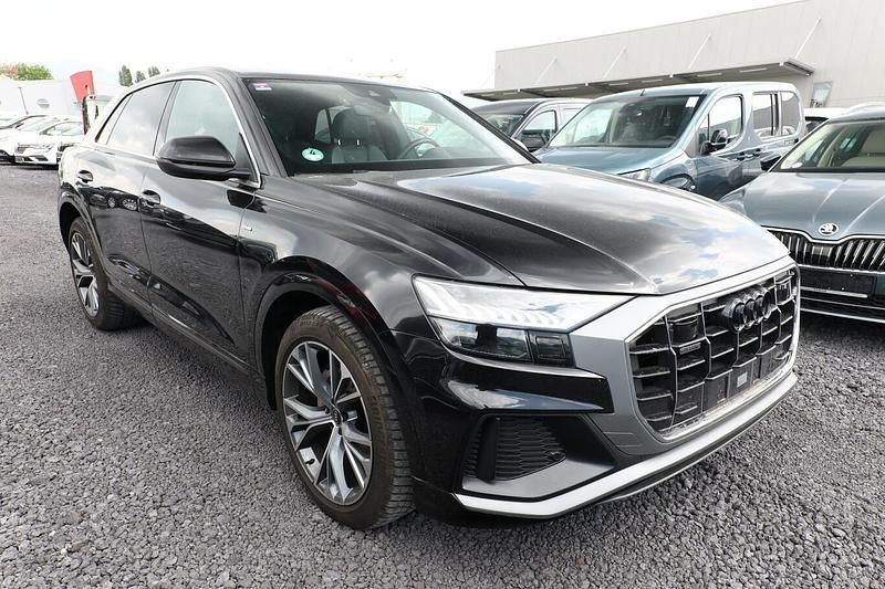 Gebraucht Audi Q8 Ambiente 286 PS (210 kW) 2021 Orca schwarz metallic SUV