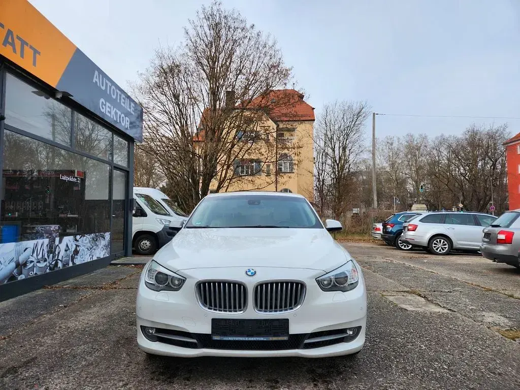 Gebraucht BMW 530 Sport Line 245 PS (180 kW) 2010 Weiß Limousine