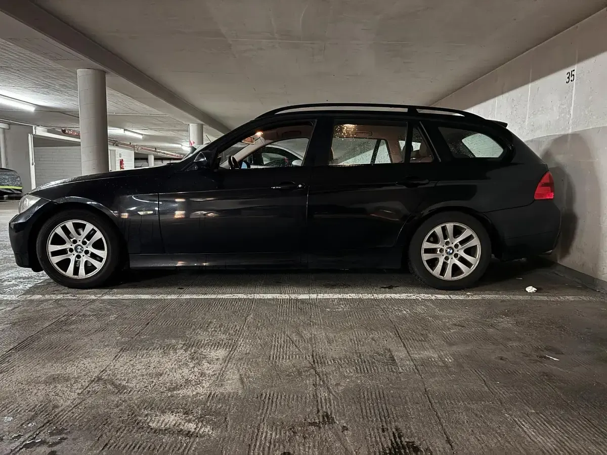 Gebraucht BMW 318 143 PS (105 kW) 2008 Schwarz Kombi
