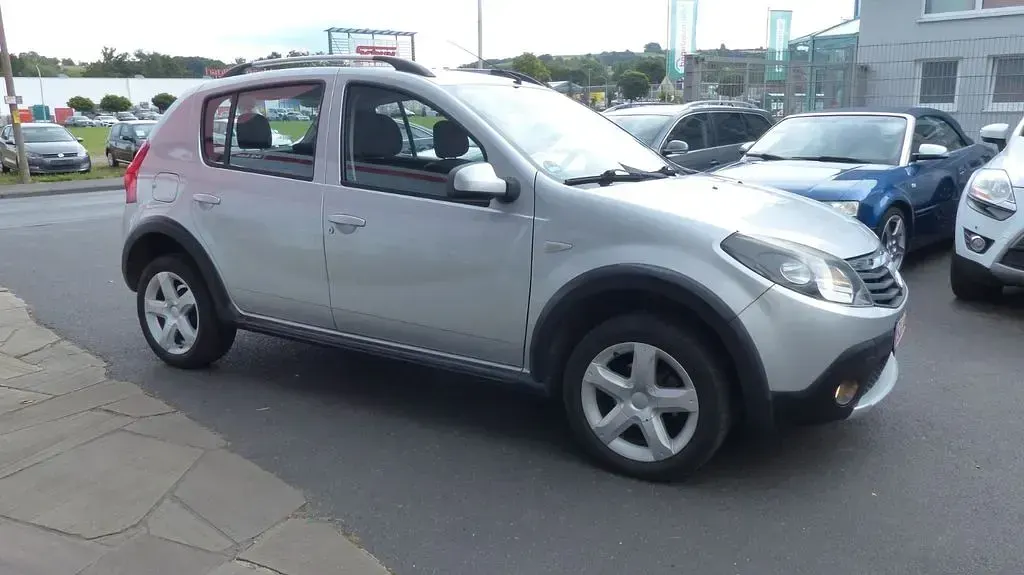 Gebraucht Dacia Sandero Stepway 84 PS (61 kW) 2011 Silber Limousine