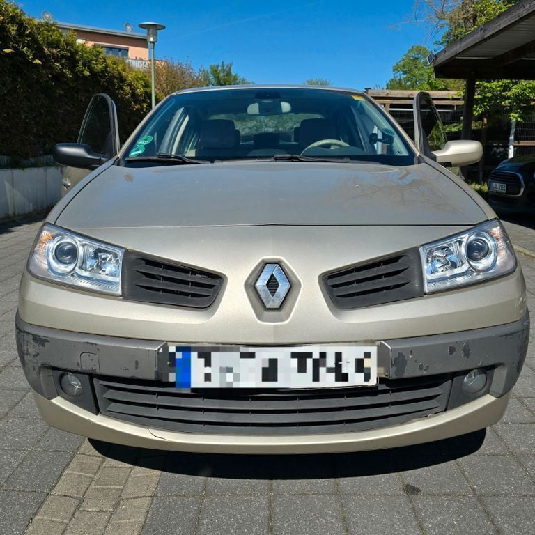 Silber Gebraucht 2006 Renault Mégane II Avantage Limousine | 2.200 € (Fairer Preis) - Bild 1/4