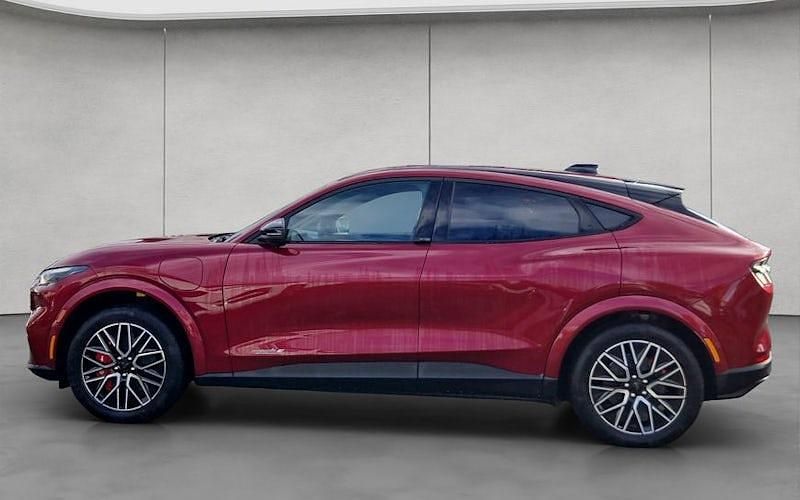 Neu Ford Mustang Mach-E Extended Range 202 kW (276 PS) 2026 Rot SUV