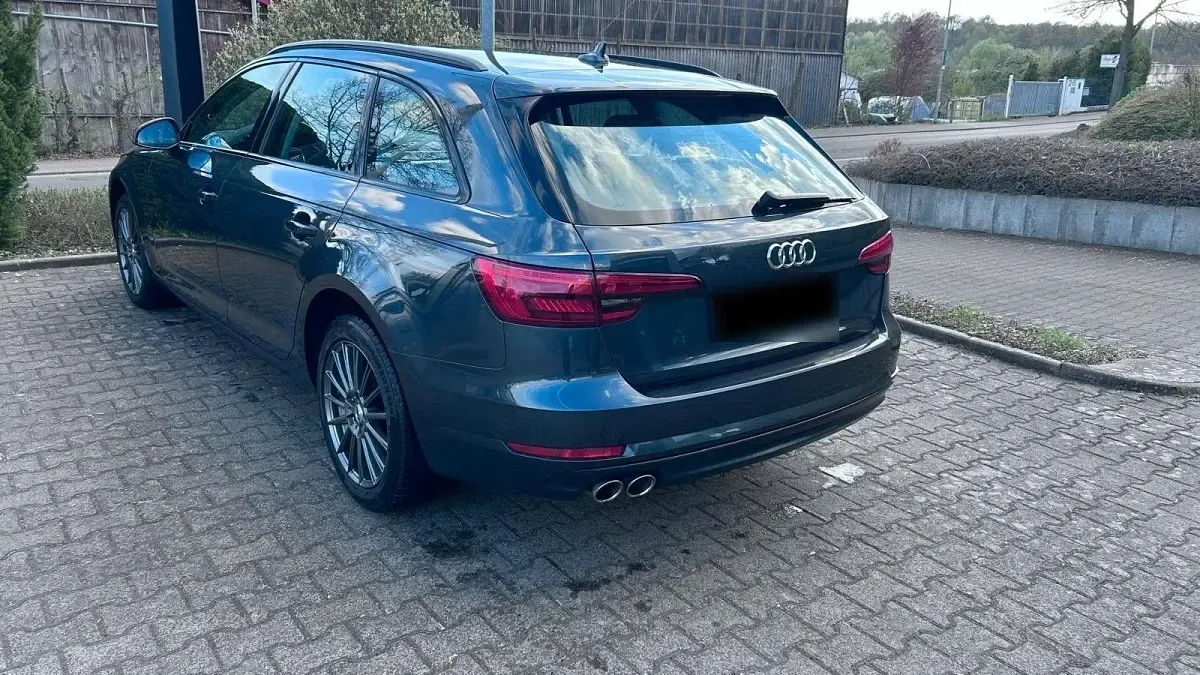 Gebraucht Audi A4 Sport 218 PS (160 kW) 2016 Grau Kombi