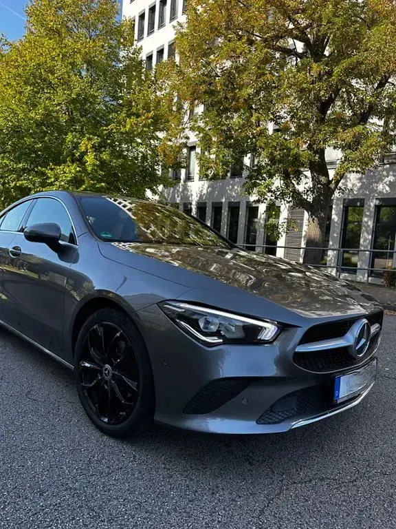 Gebraucht Mercedes CLA180 136 PS (100 kW) 2021 Grau Coupé