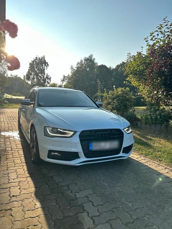 Weiß Gebraucht 2014 Audi A4 S-Line Kombi | 14.500 € (Etwas zu teuer) - Bild 1/4