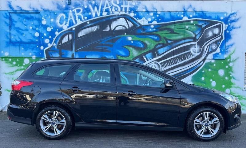 Gebraucht Ford Focus Trend 101 PS (74 kW) 2013 Schwarz Limousine