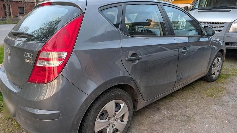 Gebraucht Hyundai i30 109 PS (80 kW) 2010 Grau Limousine