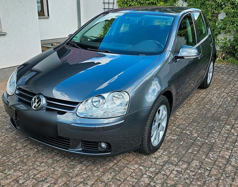 Grau Gebraucht 2007 VW Golf V Limousine | 3.900 € (Etwas zu teuer) - Bild 1/4