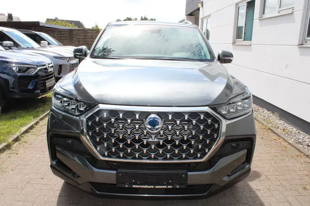 Gebraucht SsangYong Rexton Quartz 203 PS (149 kW) 2023 Grau SUV