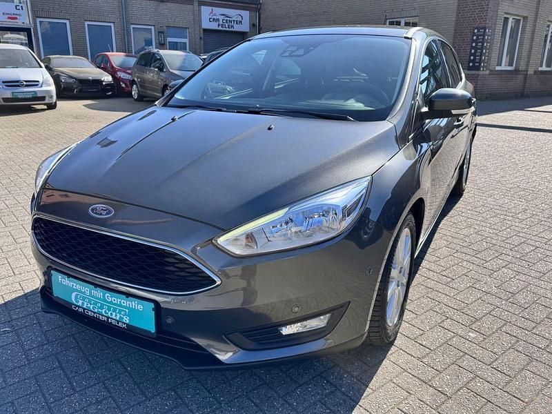Grau Gebraucht 2018 Ford Focus Business Edition Limousine | 8.990 € (Guter Preis) - Bild 1/4