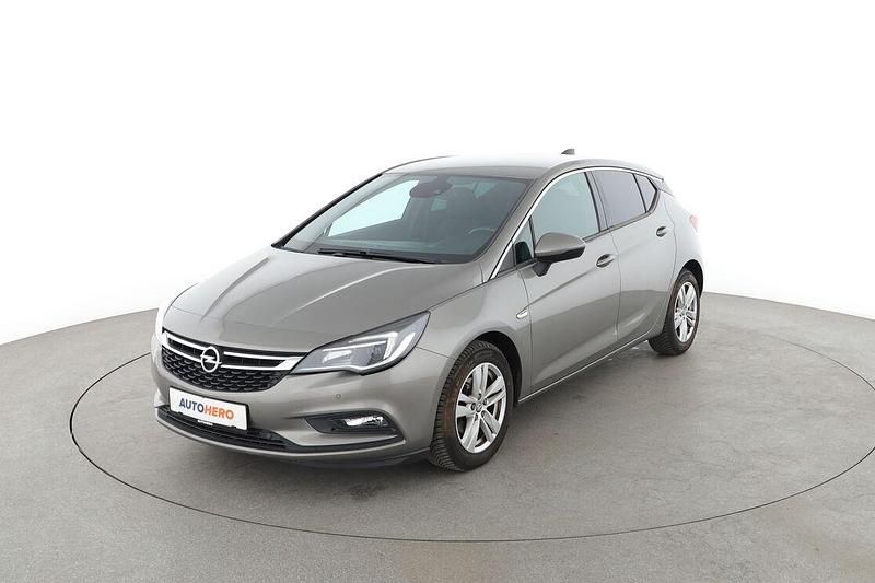 Grau Gebraucht 2016 Opel Astra Dynamic Limousine | 10.070 € (Fairer Preis) - Bild 1/3