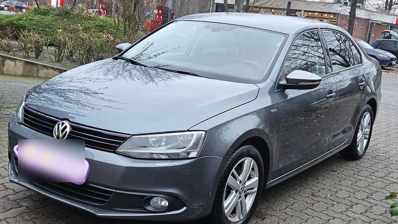 Grau Gebraucht 2012 VW Jetta Match Limousine | 6.250 € (Fairer Preis) - Bild 1/4