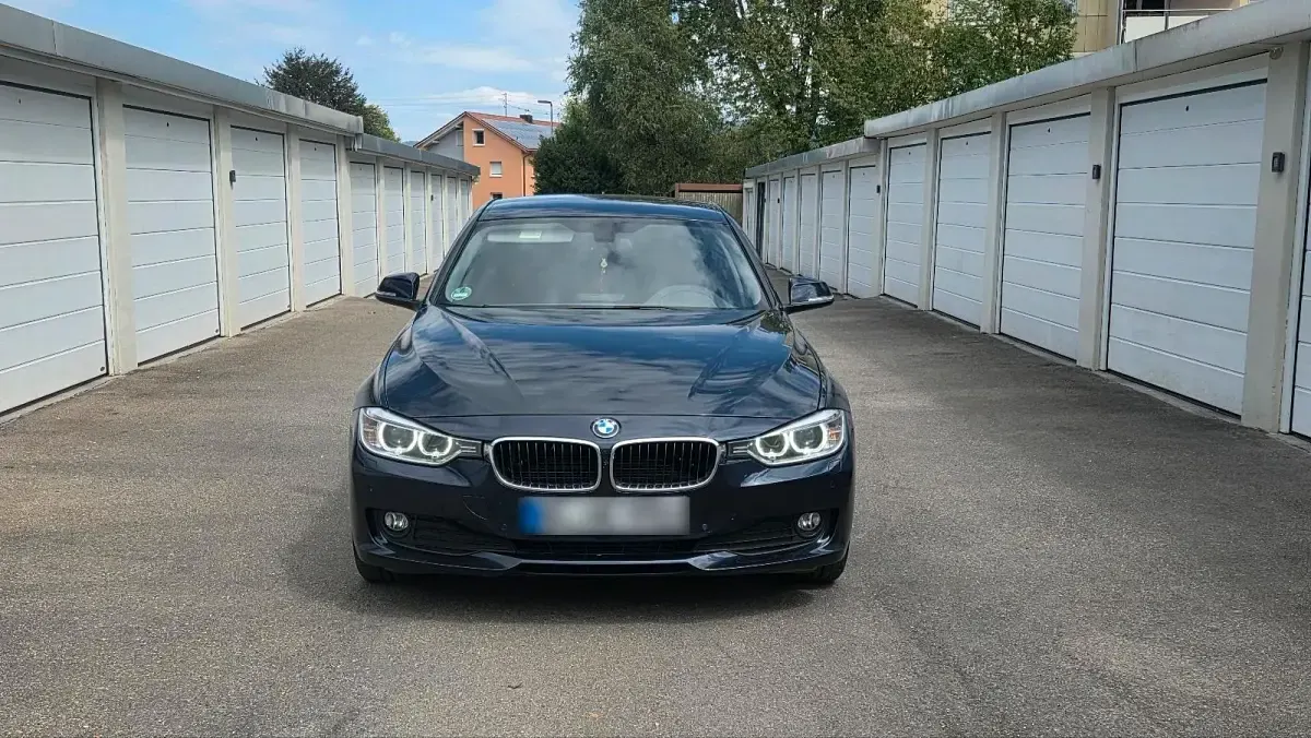 Gebraucht BMW 316 136 PS (100 kW) 2012 Blau Limousine
